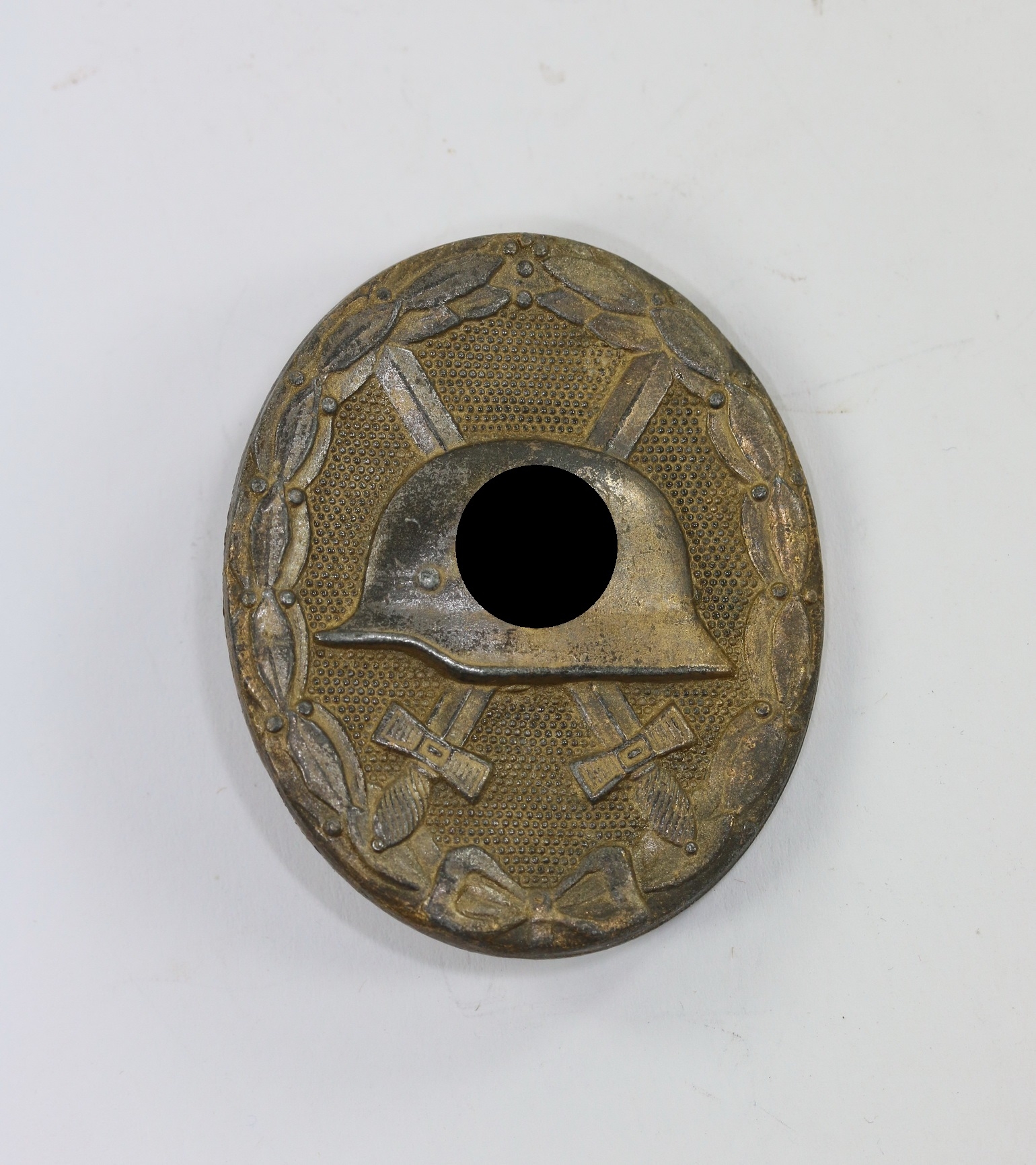 verwundetenabzeichen_in_gold_hersteller_30_hauptm_nzamt_wien_zink_1__1 Verwundetenabzeichen in Gold, Hst. 30 – Bild 1