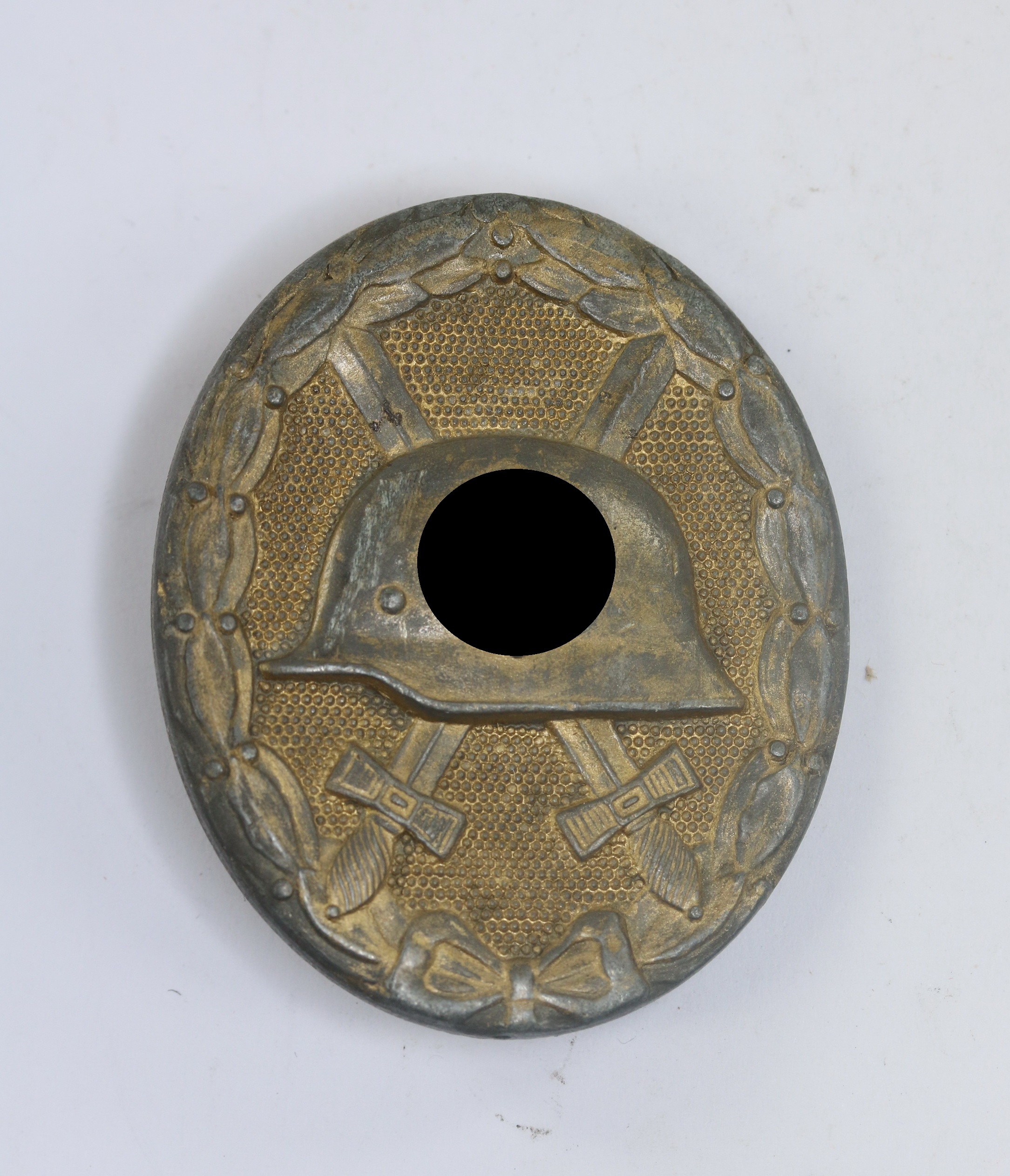 Verwundetenabzeichen in Gold, Hst. 30 (Hauptmünzamt Wien), Zink – Bild 1