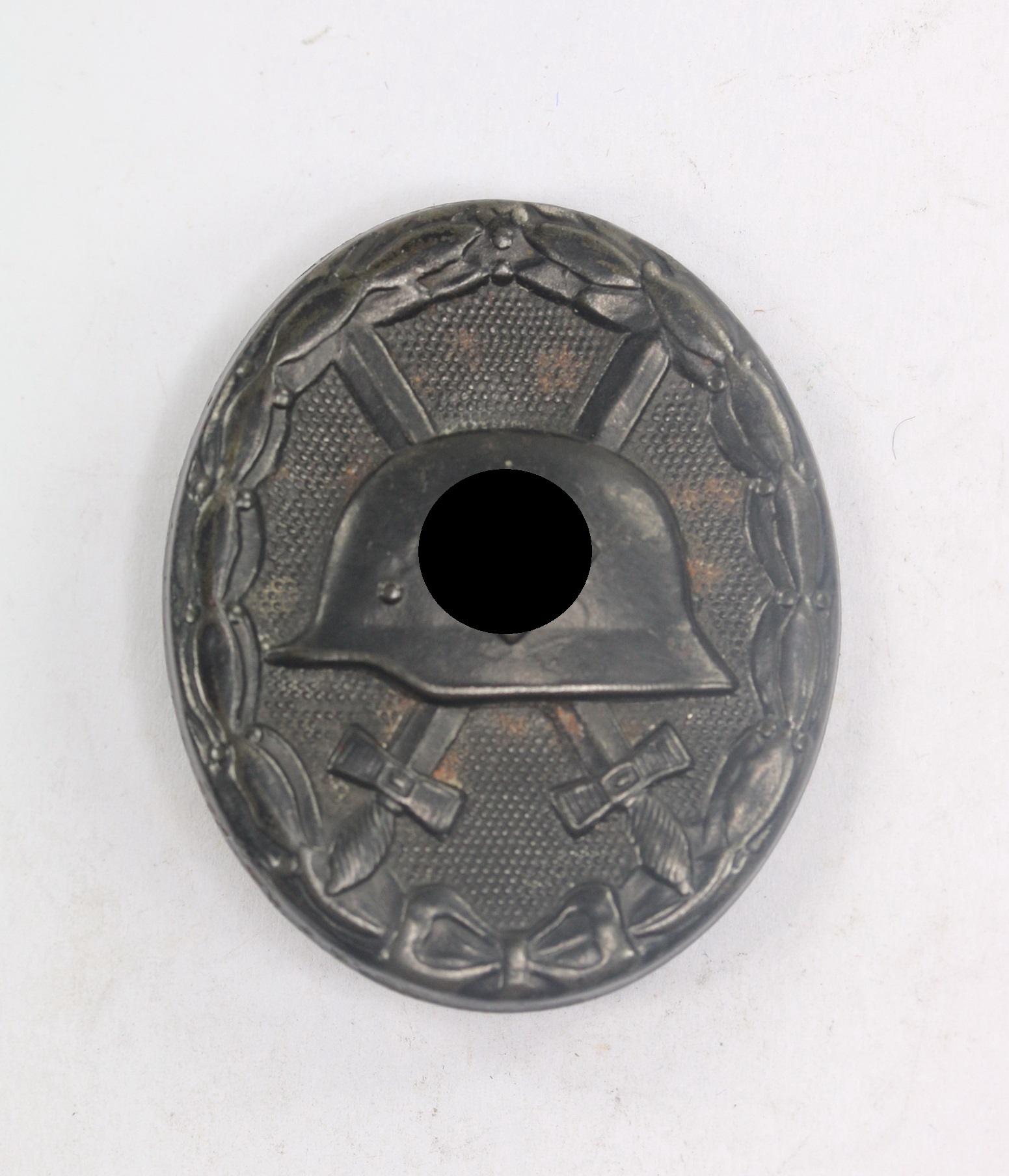 Verwundetenabzeichen in Schwarz 1939, Hst. E.H. und 126 (Eduard Hahn, Oberstein) – Bild 1