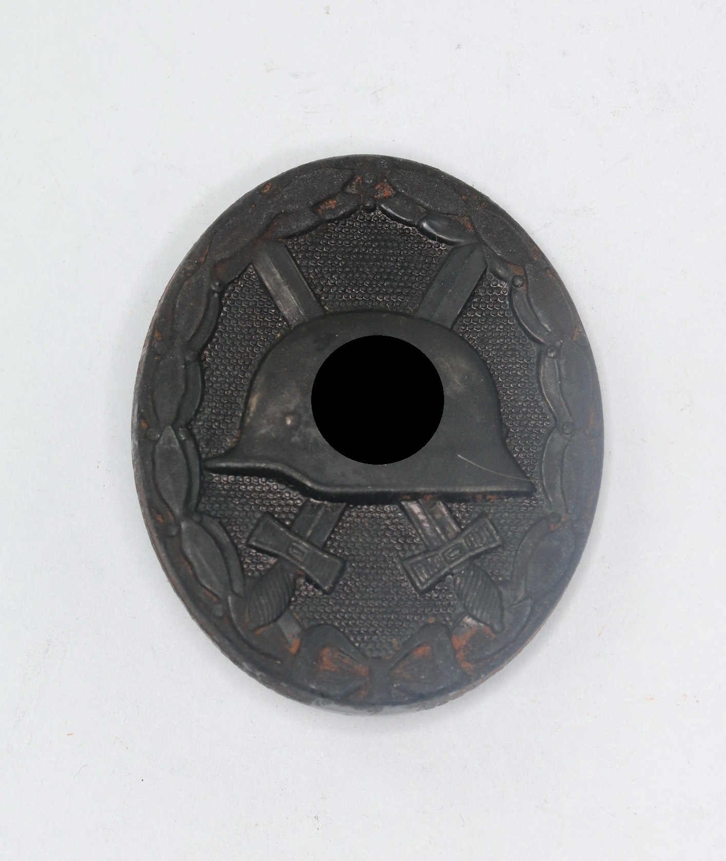 verwundetenabzeichen_in_schwarz_1939_hst Verwundetenabzeichen in Schwarz 1939, Hst. L/18 (auf der Nadel) – Bild 1