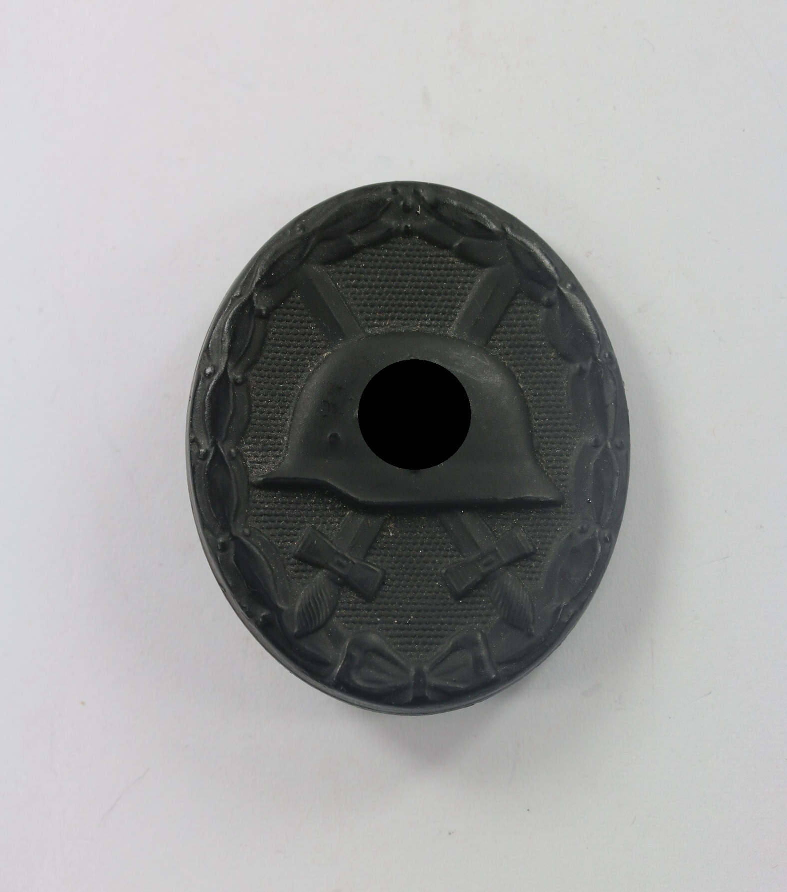 Verwundetenabzeichen in Schwarz, Hst. L/18 (B.H. Mayer, Pforzheim) – Bild 1