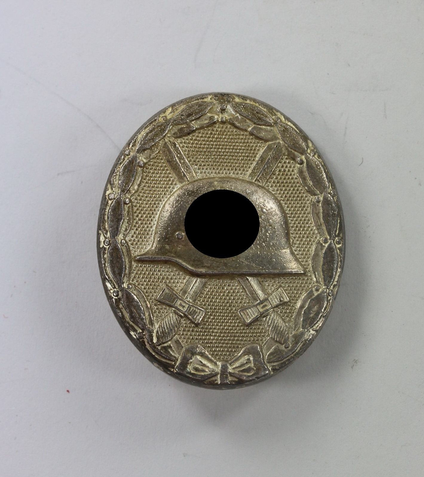 Verwundetenabzeichen in Silber 1939, Hst. 107 (Carl Wild, Hamburg) – Bild 1