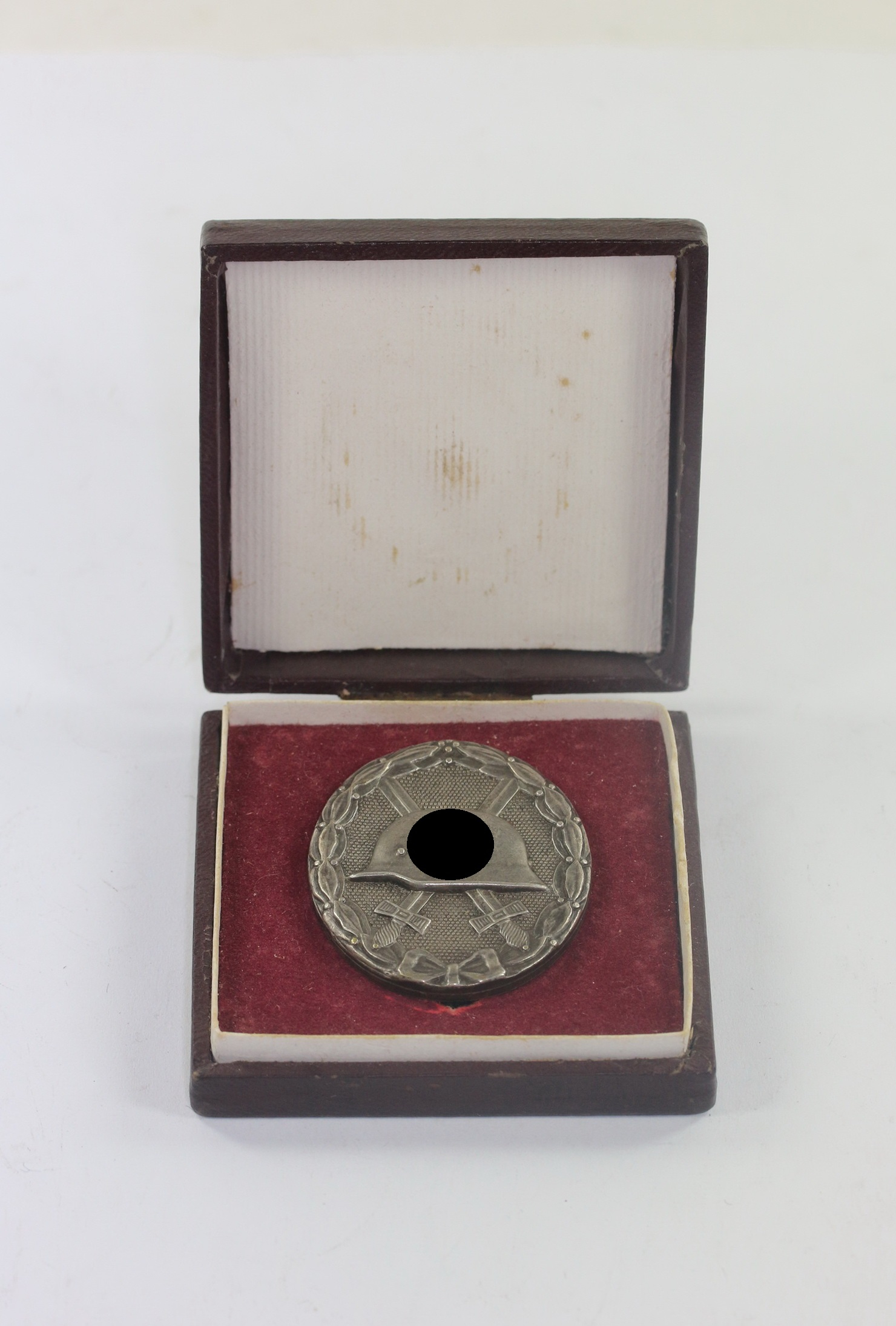 Verwundetenabzeichen in Silber 1939, Hst. 30, im Etui Hauptmünzamt Wien – Bild 1