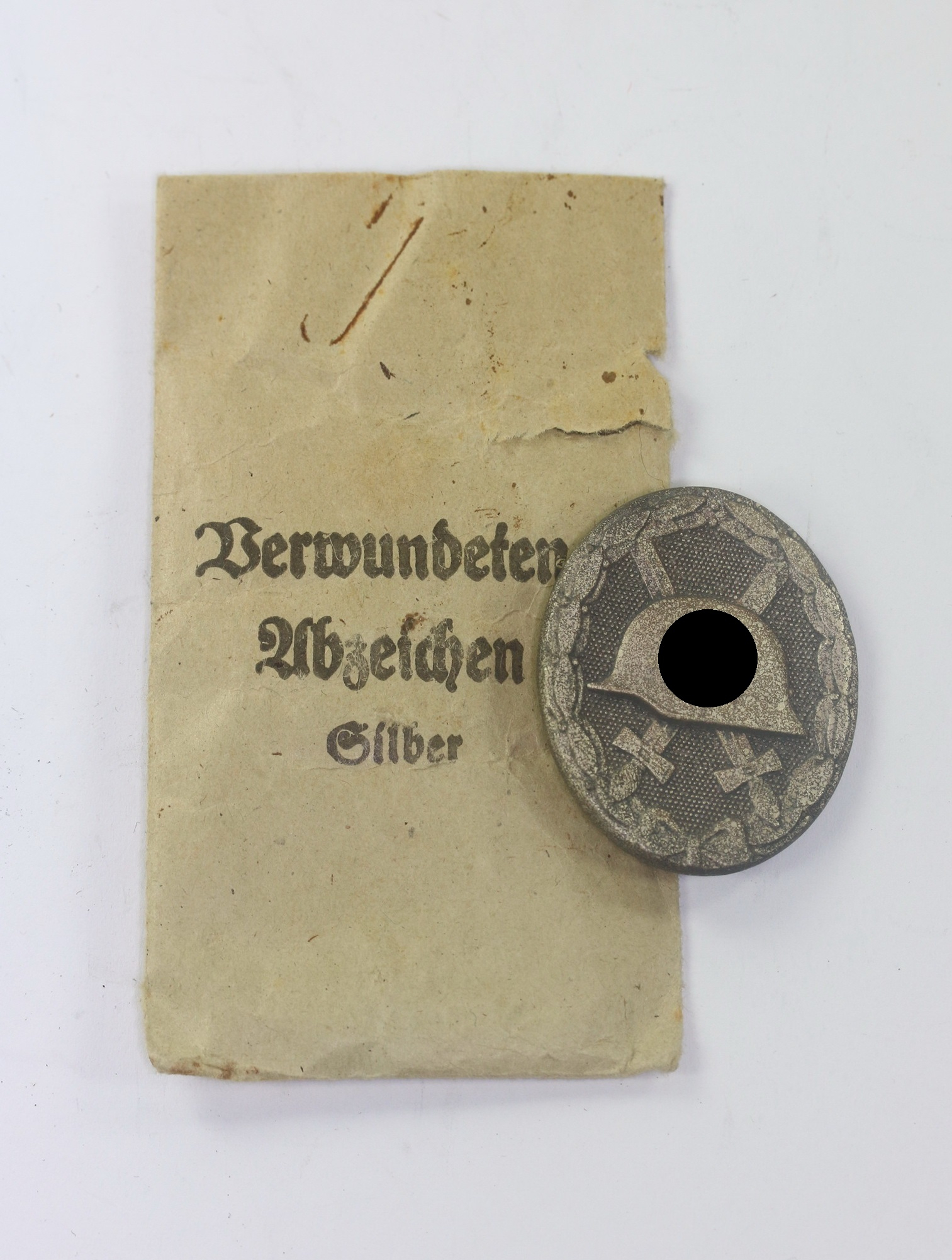 verwundetenabzeichen_in_silber_1939_hst Verwundetenabzeichen in Silber 1939, Hst. 4, in Verleinungstüte Steinhauer & Lück, Lüdenscheid – Bild 1