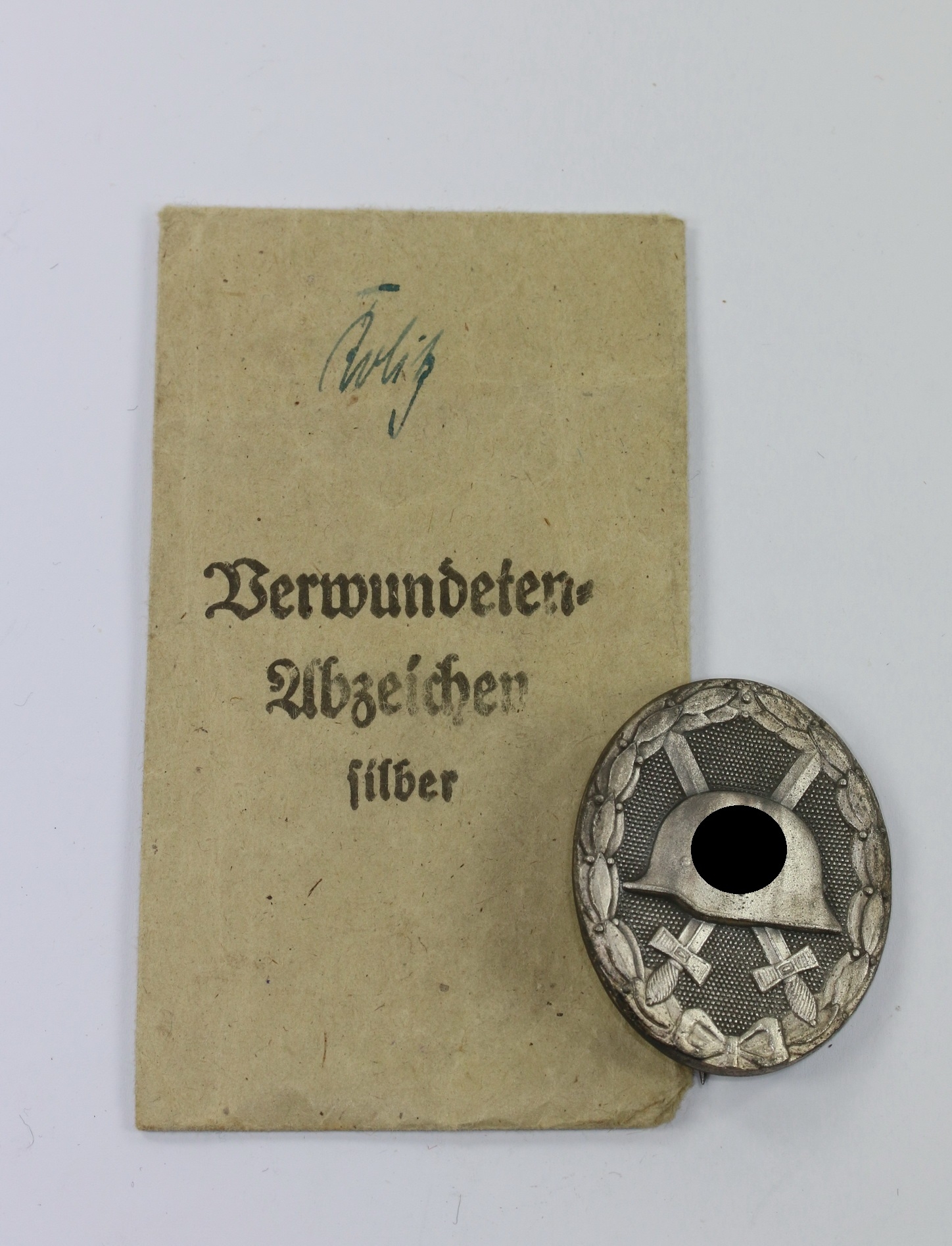 Verwundetenabzeichen in Silber, Hst. 4 (unter Nadelhaken (!) ), in Verleihungstüte Steinhauer & Lück – Bild 1