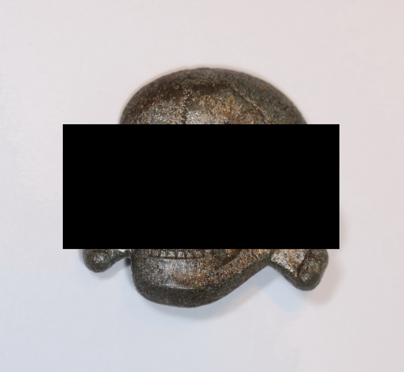 Waffen SS, Totenkopf für die Schirmmütze, Hst, RZM M1/24 – Bild 1