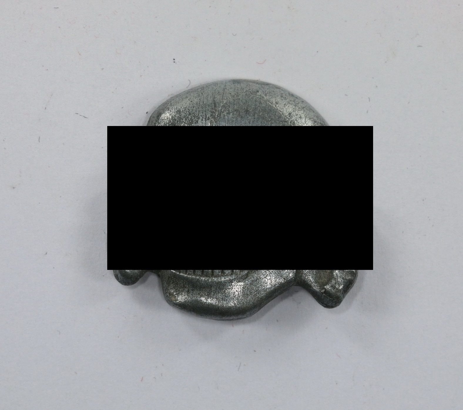 Waffen-SS, Totenkopf für die Schirmmütze, Assmann Ges. Gesch. – Bild 1