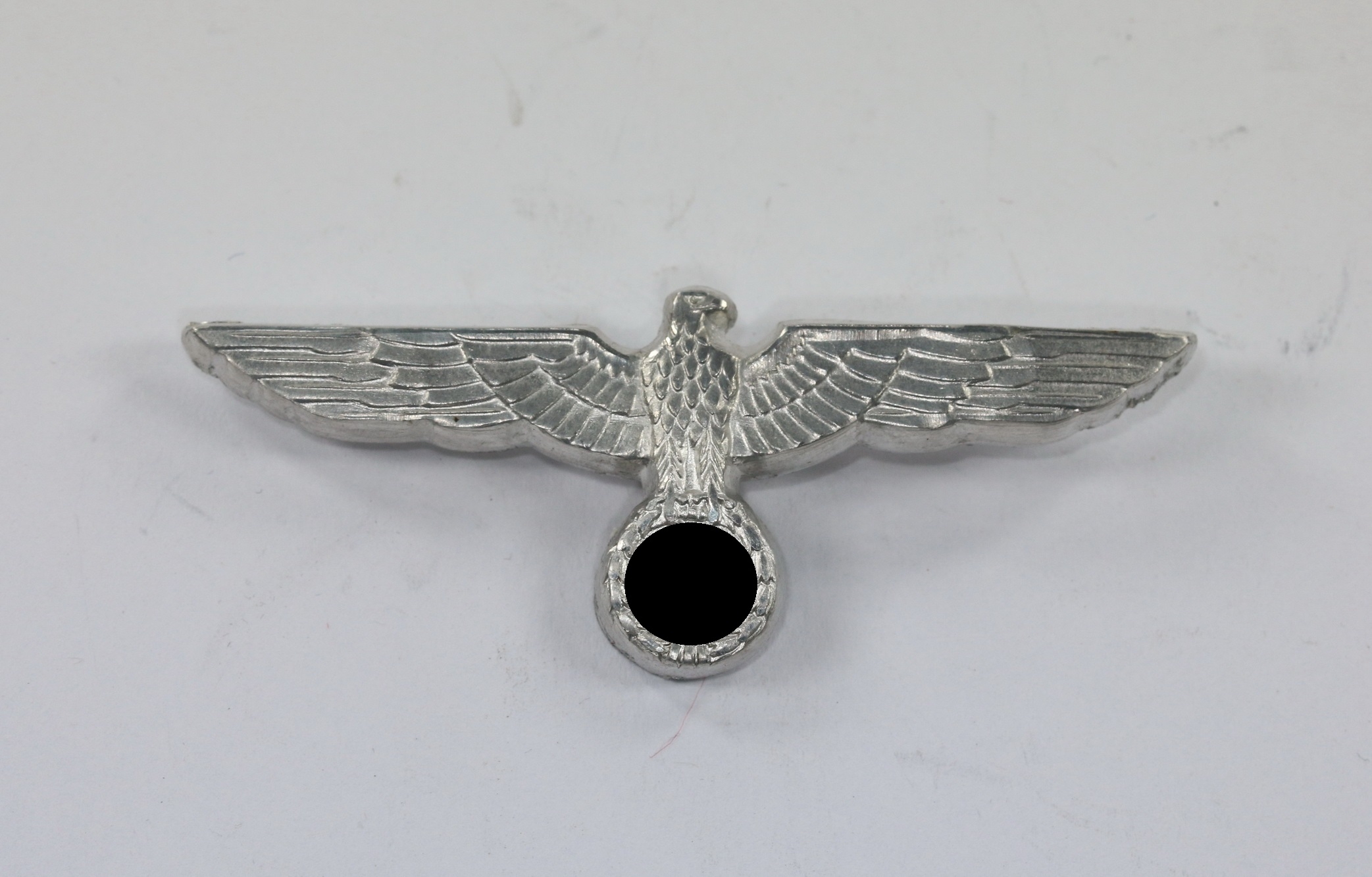 Wehrmacht Heer, Mützenadler für die Schirmmütze, Aluminium – Bild 1