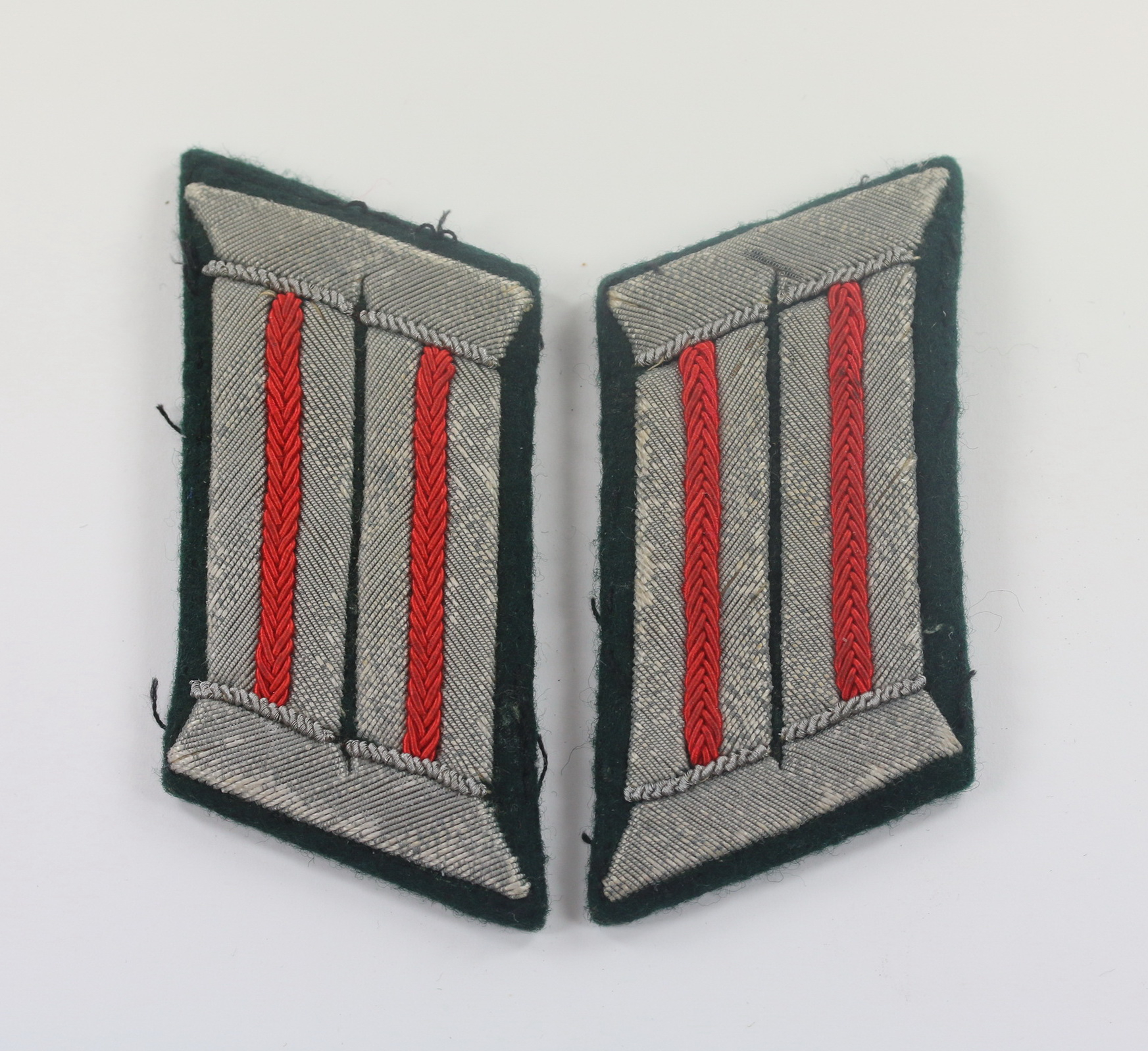 Wehrmacht Heer, Paar Kragenspiegel Offizier Artillerie (Waffenfarbe Hochrot) – Bild 1
