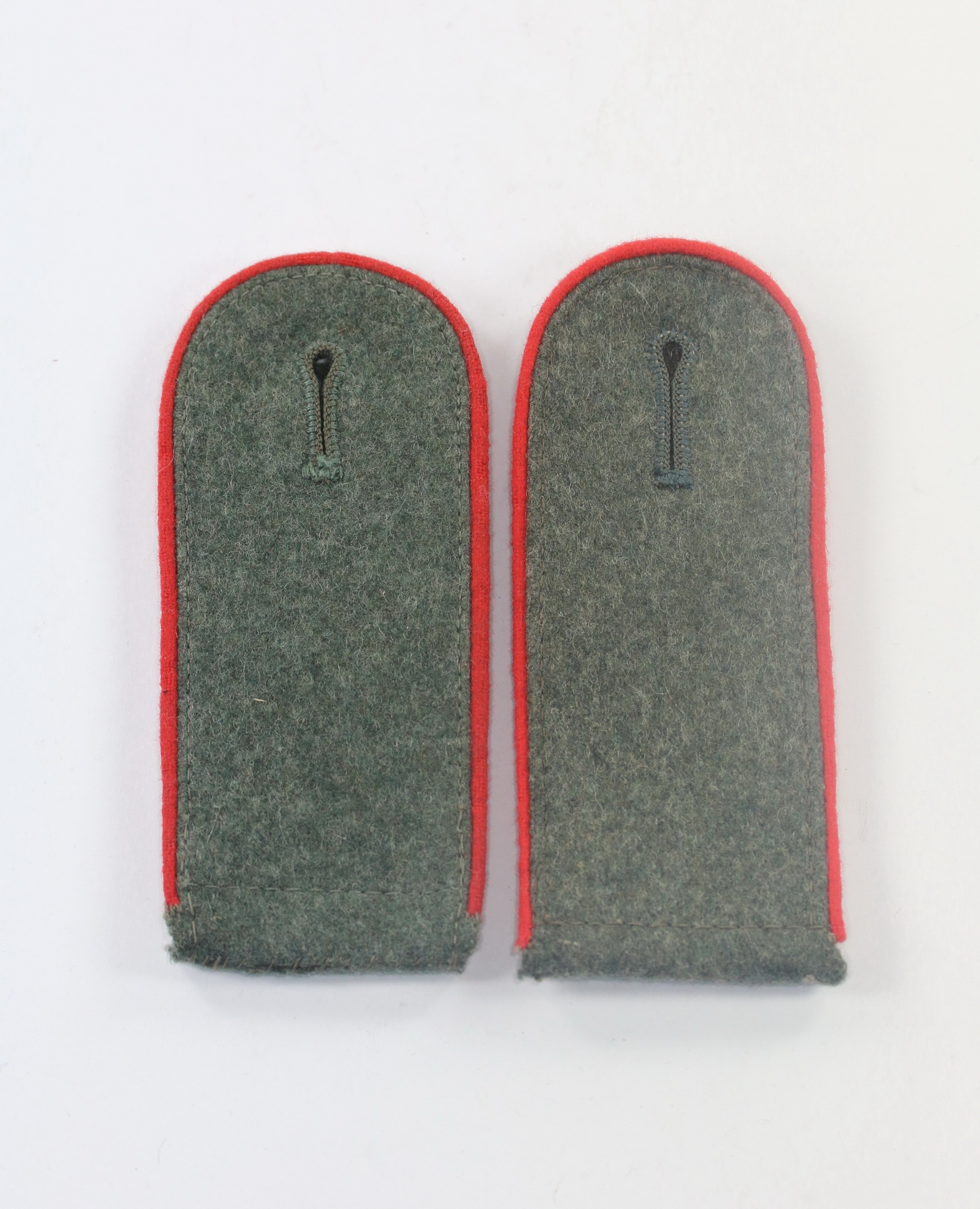 Wehrmacht Heer Paar Schulterklappen für Mannschaften der Artillerie / Sturmatrtillerie – Bild 1