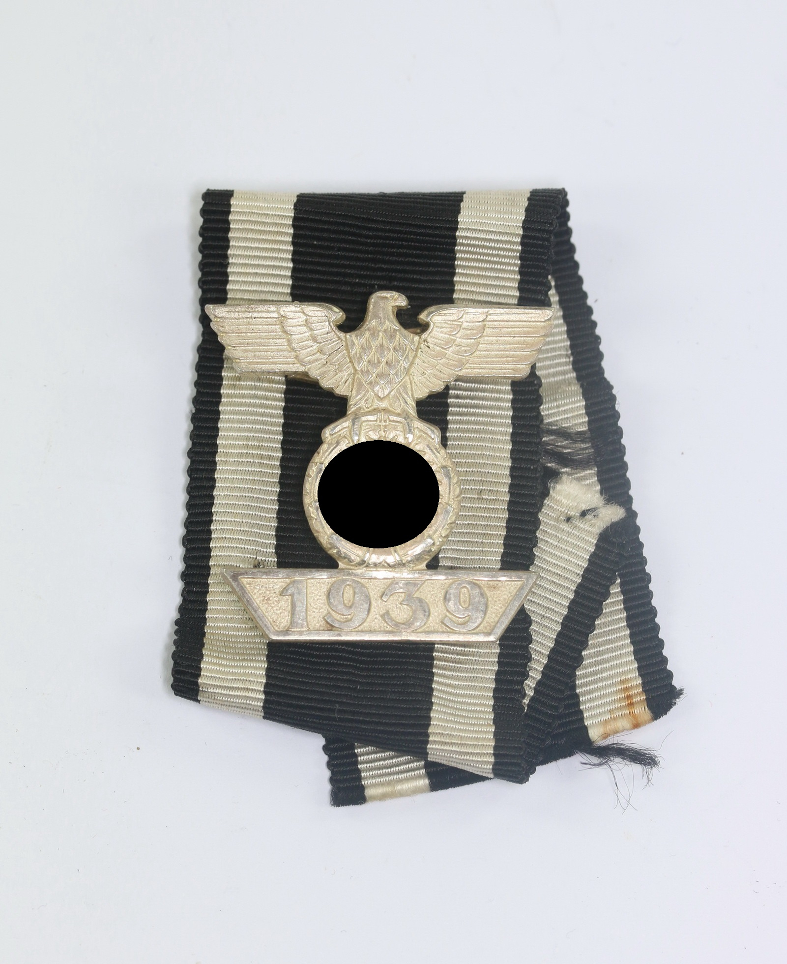 Wiederholungsspange 2. Klasse 1939, 2. Form, Wilhelm Deumer, Lüdenscheid, (Buntmetall) – Bild 1