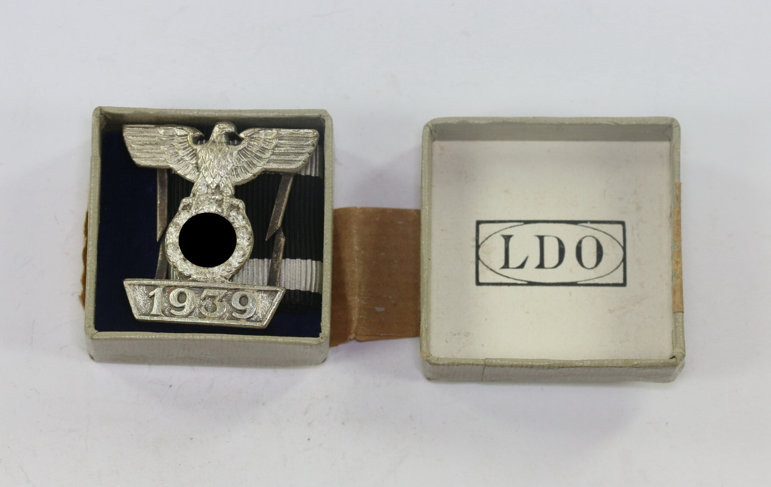 Wiederholungsspange 2. Klasse 1939, C.E. Juncker, Berlin, in LDO Verkaufsschachtel L/12 – Bild 1