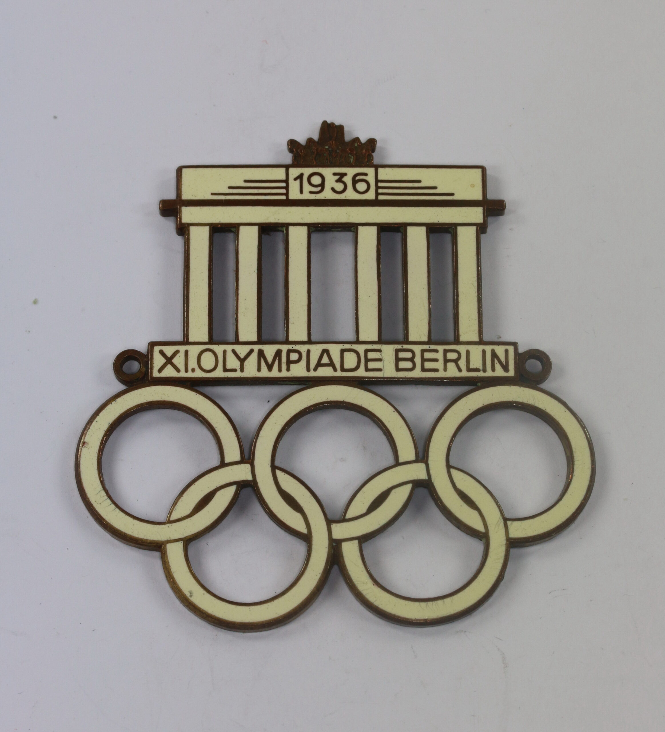 XI. Olympiade Berlin 1936, Kühler Plakette, mit Hersteller  – Bild 1