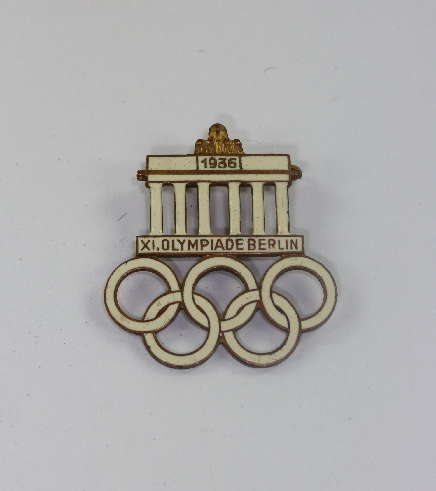 XI. Olympischen Spiele 1936 Berlin, offizielles Besucherabzeichen - Brandenburger Tor - Olympische Ringe – Bild 1