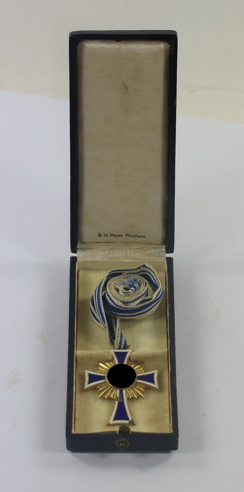 Mutterkreuz in Gold, im Etui B.H. Mayer Pforzheim (1) Mutterkreuz in Gold, im Etui B.H. Mayer Pforzheim – Bild 1