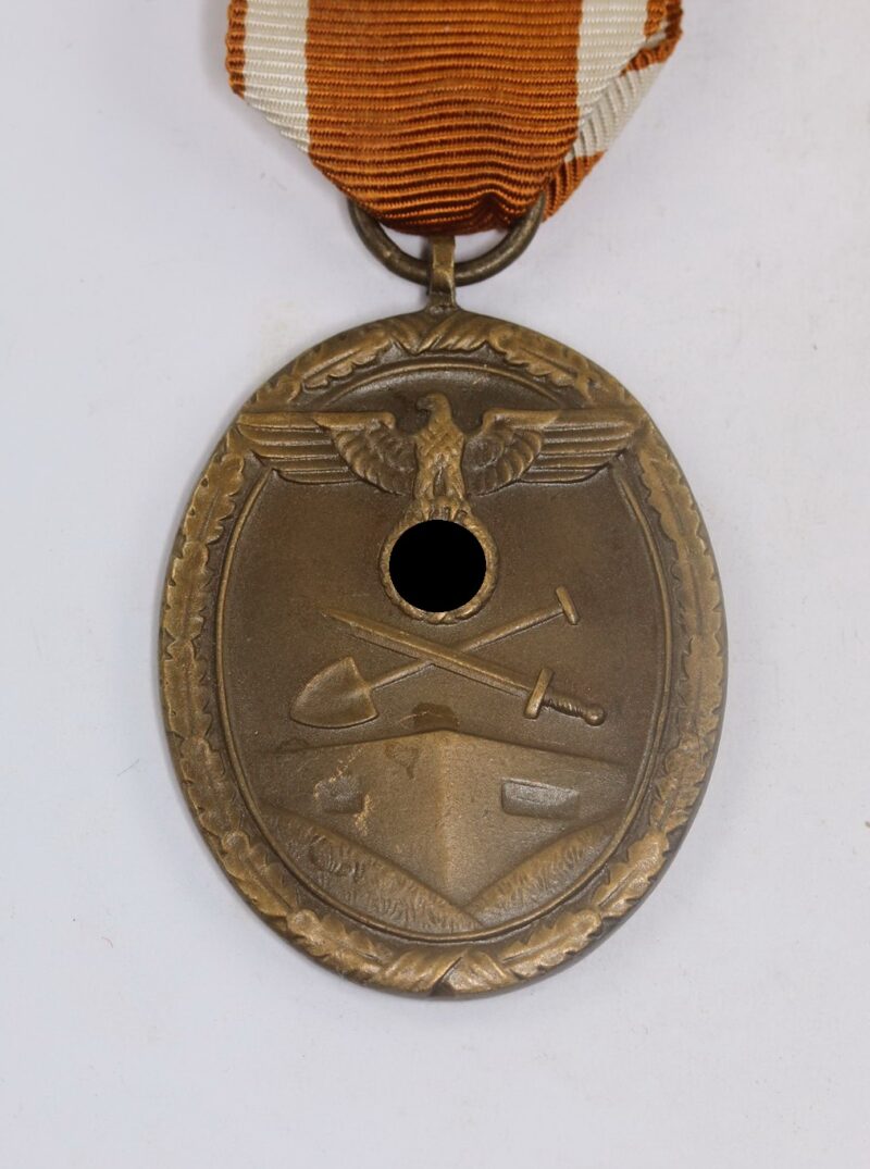 Deutsches Schutzwall Ehrenzeichen (Buntmetall)