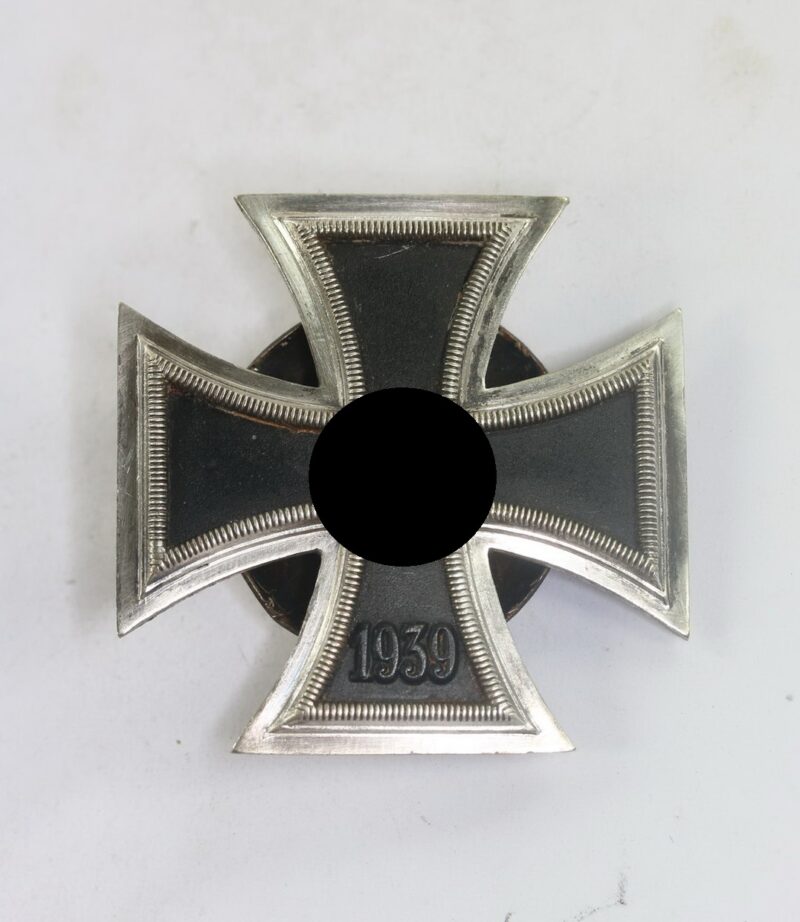 Eisernes Kreuz 1. Klasse 1939, Hst. L/16 an Schraubscheibe