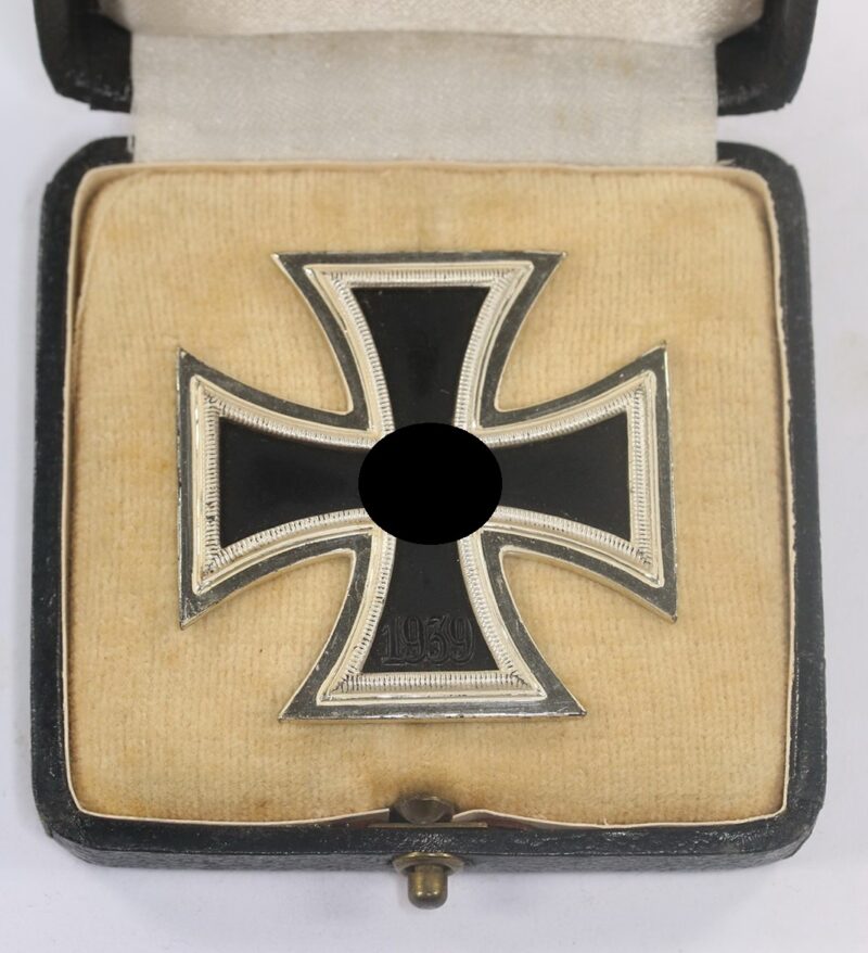 Eisernes Kreuz 1. Klasse 1939, Wächtler & Lange, Mittweida, im Etui – Bild 2