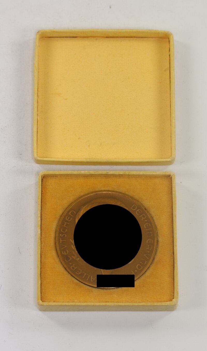 Medaille, Der Einer und Führer aller Deutschen, Das Großdeutsche Reich ist erstanden, 13.3.1938 29.29.1938, Bronze, Hauptmünzamt Wien, im Etui