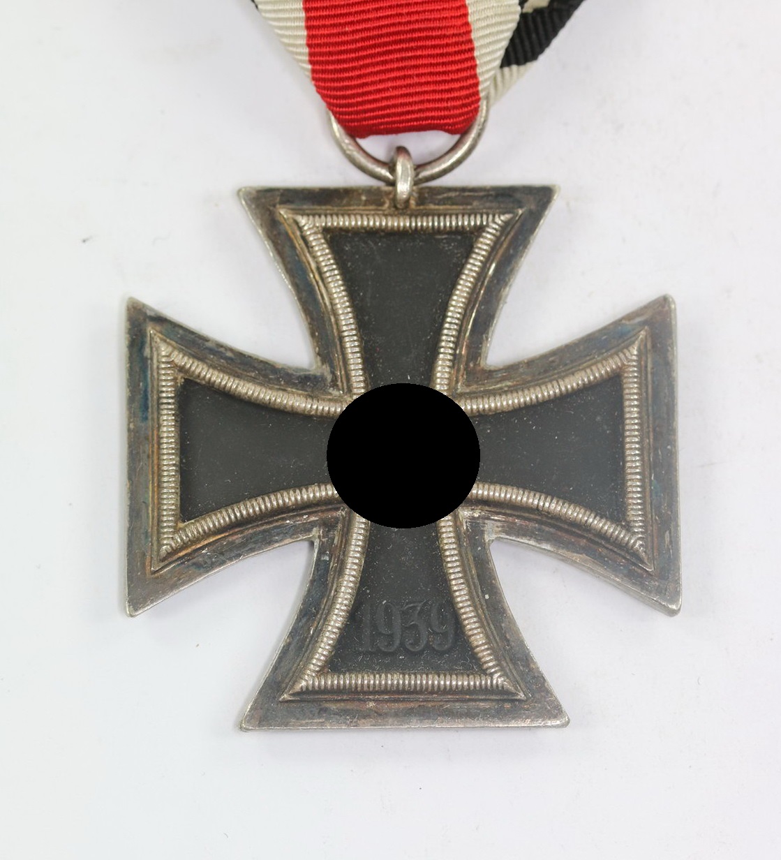 Eisernes Kreuz 2. Klasse 1939, Hst. 24 (Arbeitsgemeinschaft der Hanauer Plakettenhersteller, Hanau) (1) Eisernes Kreuz 2. Klasse 1939, Hst. 24 (Arbeitsgemeinschaft der Hanauer Plakettenhersteller, Hanau) – Bild 1