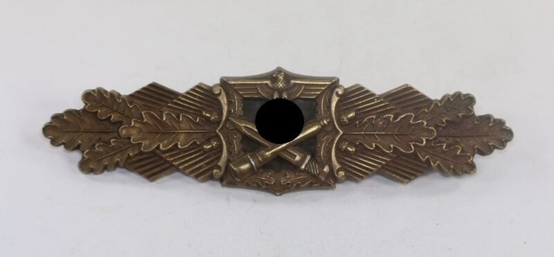 Nahkampfspange in Bronze, Hst. FEC. W.E. Peekhaus Berlin, Ausf. A.G.M.u.K. Gablonz – Bild 3