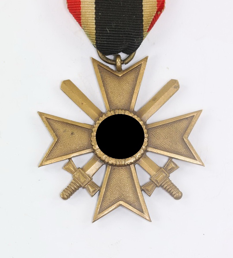 Kriegsverdienstkreuz 2. Klasse mit Schwerter, ohne Hersteller Markierung (1) Kriegsverdienstkreuz 2. Klasse mit Schwerter, ohne Hersteller Markierung – Bild 1