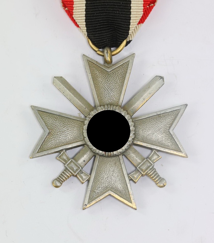 Kriegsverdienstkreuz 2. Klasse mit Schwertern, Hst. 100 (Wächtler & Lange, Mittweida) (1) Kriegsverdienstkreuz 2. Klasse mit Schwertern, Hst. 100 (Wächtler & Lange, Mittweida) – Bild 1