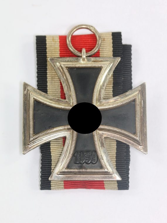 Eisernes Kreuz 2. Klasse 1939, Hst. 106 (Brüder Schneider A.G., Wien) (1)