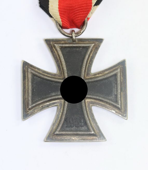 Eisernes Kreuz 2. Klasse 1939, Hst. 24 (Arbeitsgemeinschaft der Hanauer Plakettenhersteller, Hanau), überbreit (1)