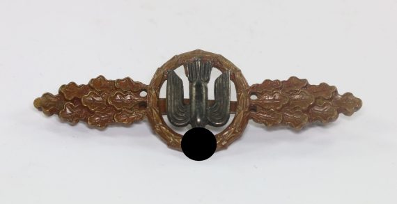 Frontflugspange für Kampfflieger in Bronze, Hst. C.E. Juncker Berlin SW (Buntmetall) (1)