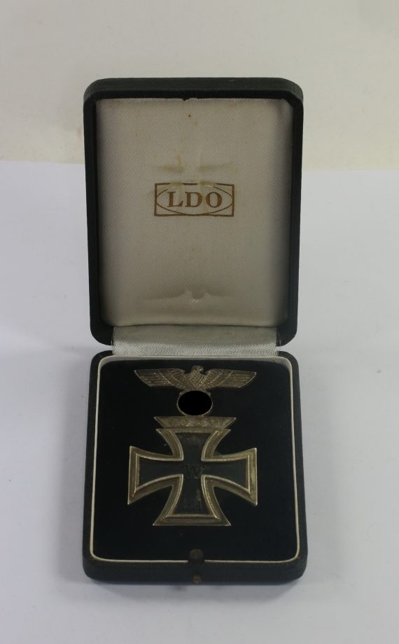 Kombination Eisernes Kreuz 1. Klasse 1914, Wiederholungsspange 1. Klasse 1939, im LDO Etui (Kombo Spange) (1)