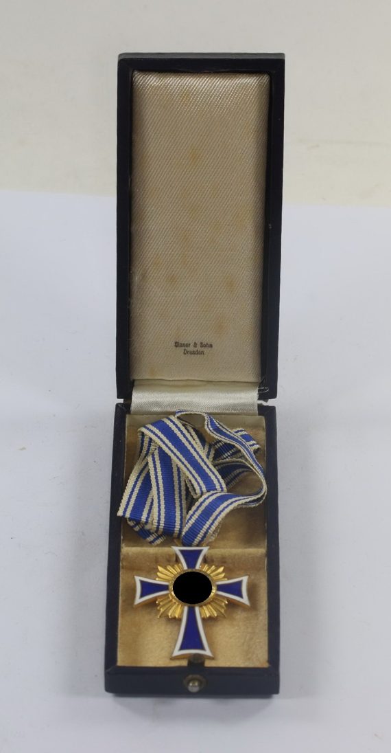 Mutterkreuz in Gold, im Etui Glaser & Sohn Dresden (1)