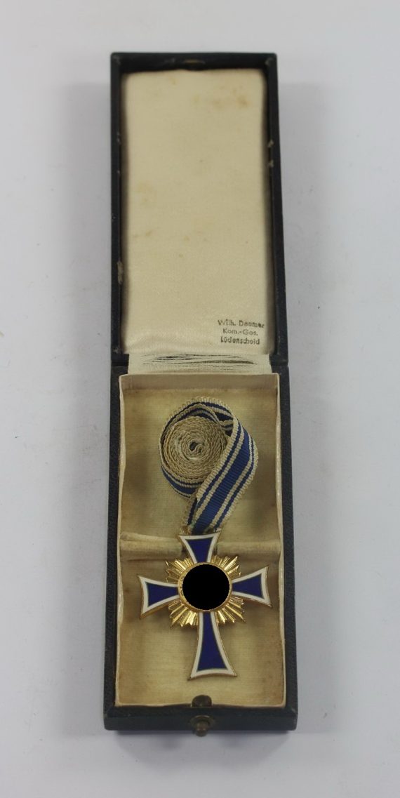 Mutterkreuz in Gold, im Etui Wilh. Deumer Kom.Ges. Lüdenscheid (1)