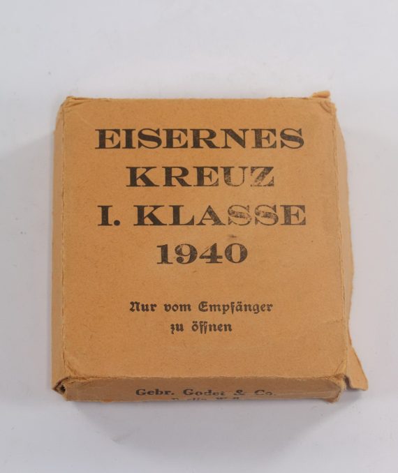 Oranger Umkarton für das Eisernes Kreuz 1. Klasse 1940 (!), Gebr. Godet & Co. Berlin (1)