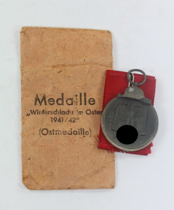 Ostmedaille, Hst. 93, in Verleihungstüte Richard Simm & Söhne Gablonz Neiße (1)