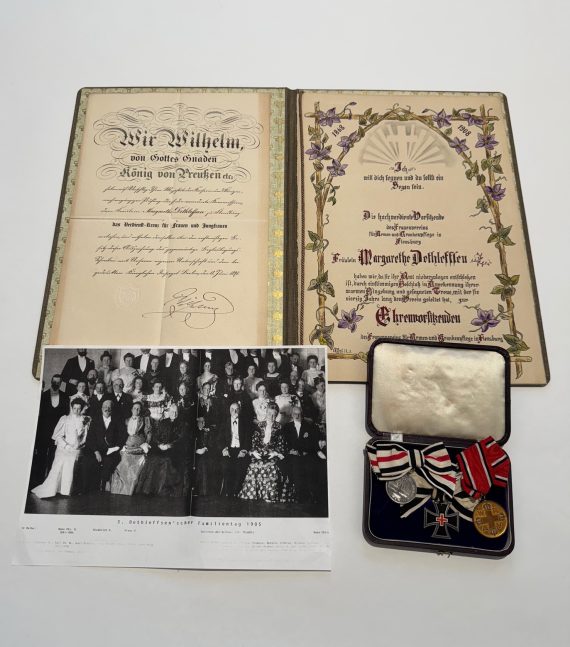 Preußen, Nachlass Kreuz für Frauen und Jungfauen im Etui + Urkunde (1)