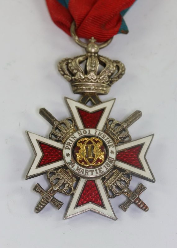 Rumänien, Orden der Krone von Rumänien, 2. Modell Ritterkreuz mit Krone und Schwertern (1)