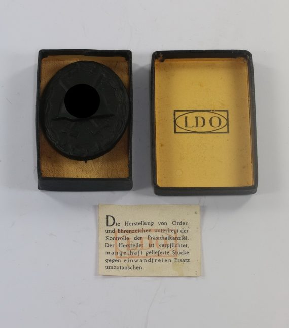 Verwundetenabzeichen in Schwarz 1939, Hst. L54, LDO Schachtel, mit LDO Garantie Zettel (1)