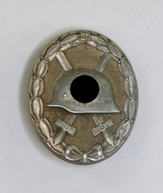 Verwundetenabzeichen in Silber 1939, Hst. 107 (Carl Wild, Hamburg) (1)