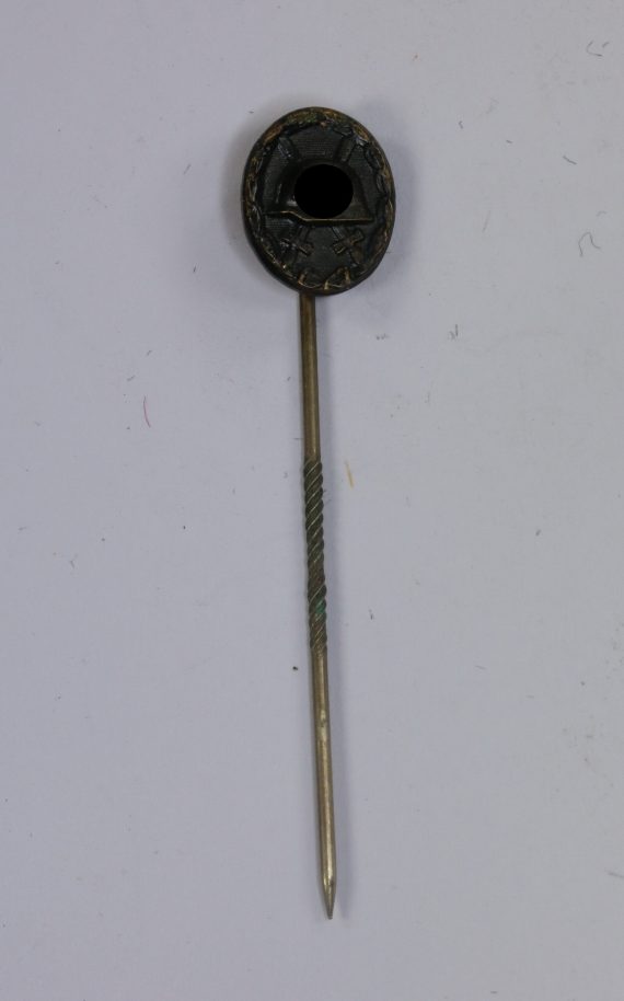 _16_mm_miniatur_verwundetenabzeichen_in_schwarz_1939_buntmetall_1__1