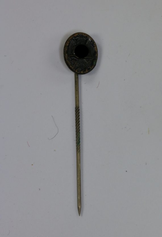 _16_mm_miniatur_verwundetenabzeichen_in_schwarz_1939_buntmetall_1__1_1