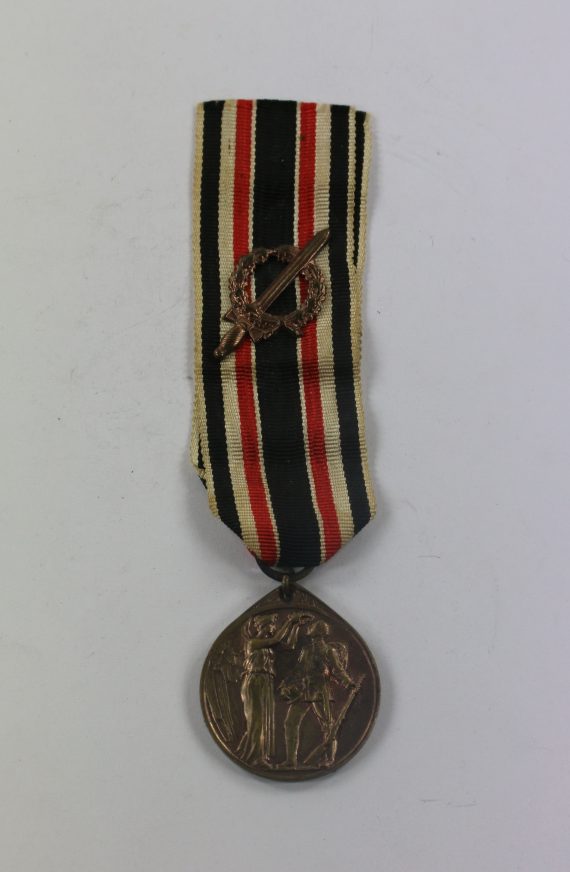 deutsche_ehrendenkm_nze_des_weltkrieges_mit_kampfabzeichen_1_
