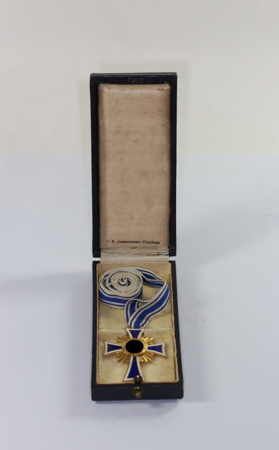 ehrenkreuz_der_mutter_in_gold_im_etui_c