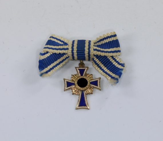 miniatur_mutterkreuz_in_gold_an_schleife_16_mm_1__1