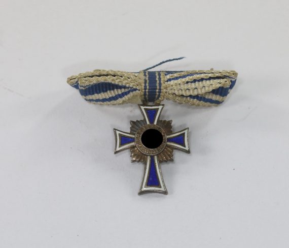 miniatur_mutterkreuz_in_silber_an_schleife_hst