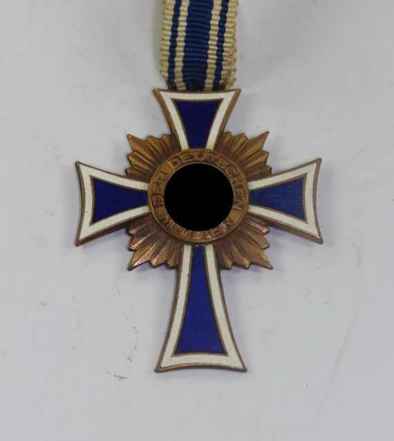 mutterkreuz_in_bronze_3
