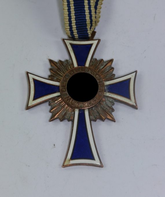 mutterkreuz_in_bronze_3