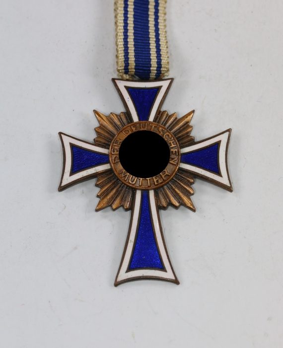 mutterkreuz_in_bronze_der_deutschen_mutter_1__1_4