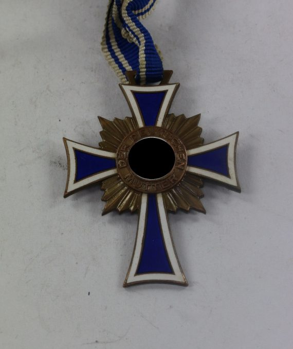 mutterkreuz_in_bronze_der_deutschen_mutter_1__29