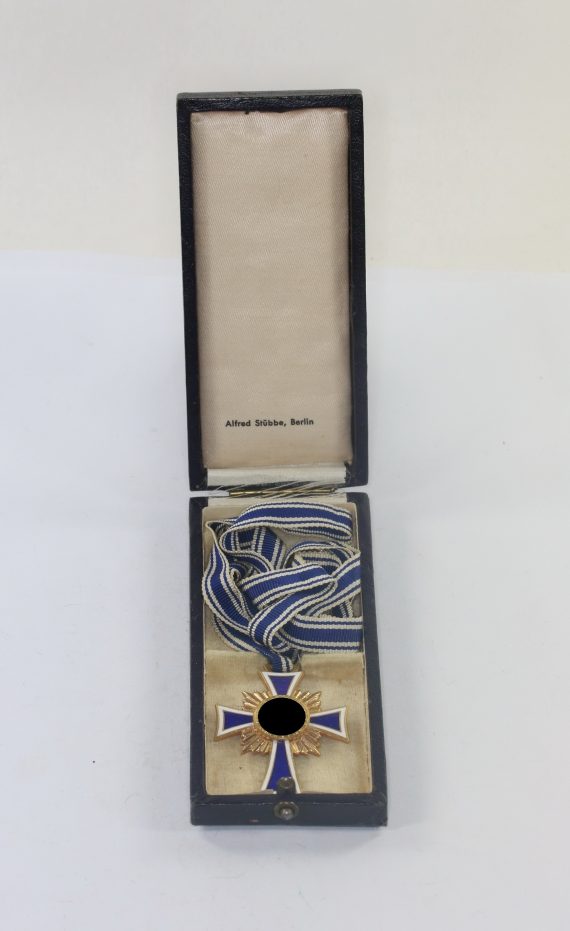 mutterkreuz_in_gold_im_etui_alfred_st_bbe_berlin_10__1